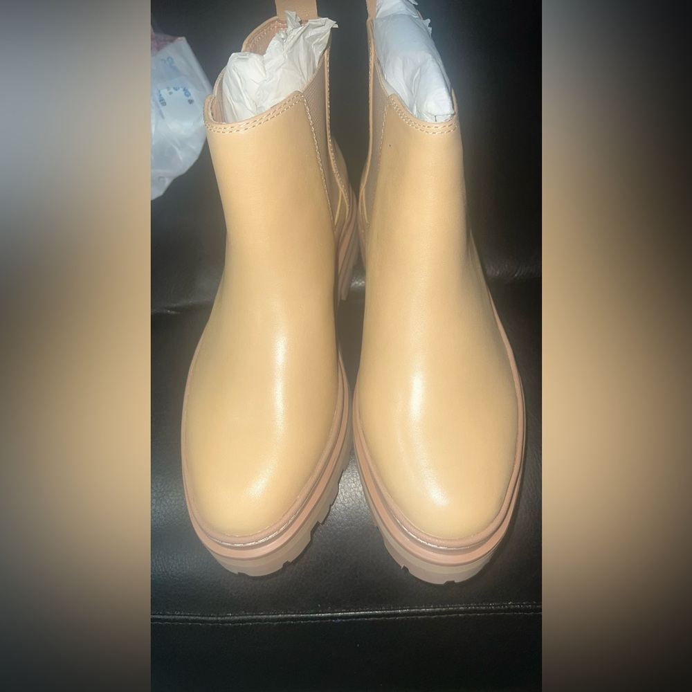 Madewell Chelsea Lugsole Ankle Boots size 6.5